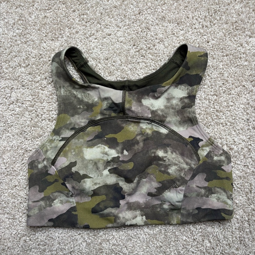Lululemon Tough Train High-Neck Bra *Medium Support, C/D Cup